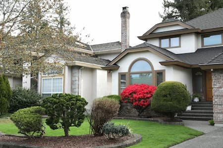 A clean home in Raleigh, NC displaying standard exterior maintenance.